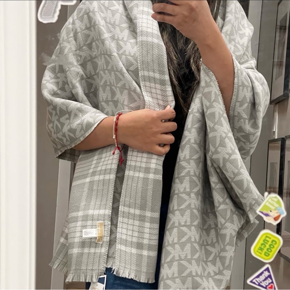 Michael Kors Gray Reversible Monogram Tartan Blanket Plaid Scarf - Picture 2 of 5